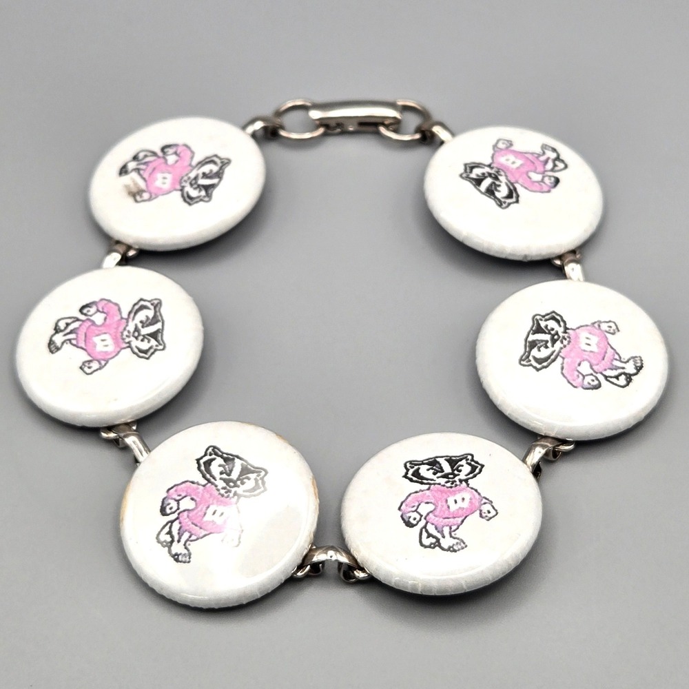 Vintage University Wisconsin Bucky Badger Charm Bracelet Silver Tone Pink 7.5"